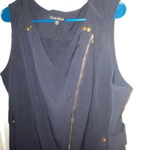 Dress with zips and buttons